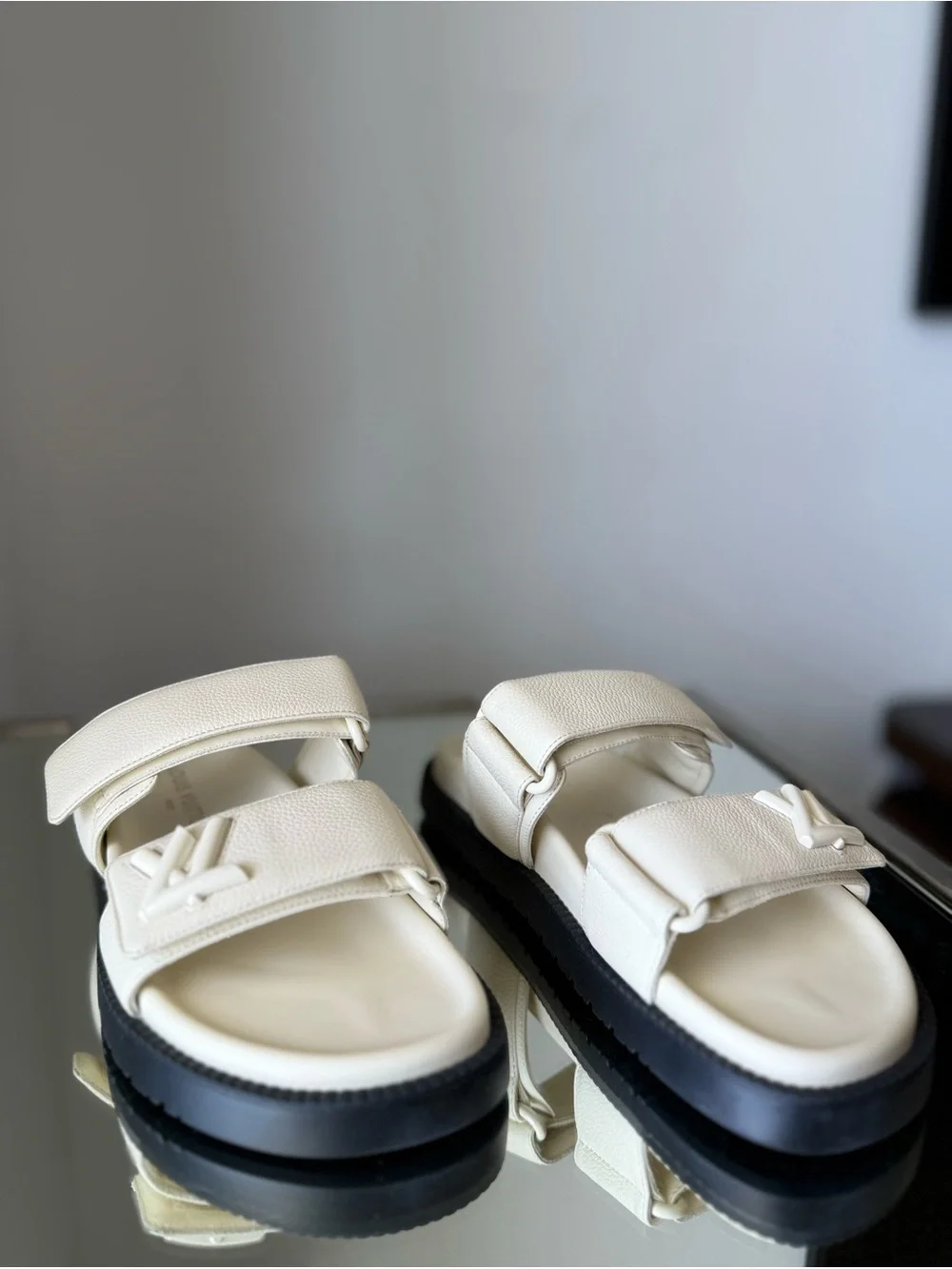 New Louis Vuitton LV Sunset Flat Comfort Sandal 37.5